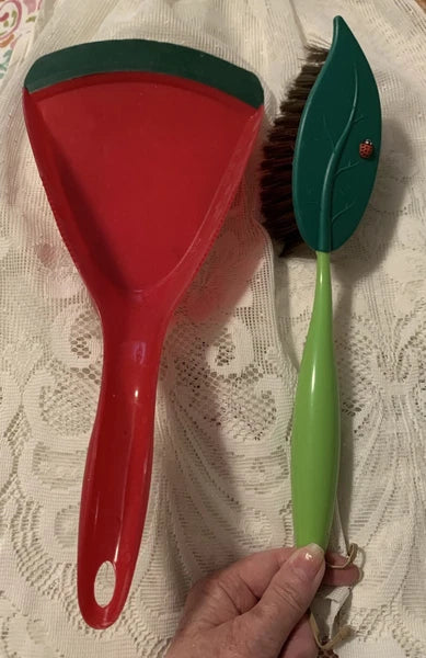❤️Novelty Broom & Dustpan Set Hand Brush Red Pan, Ladybug On Green Leaf