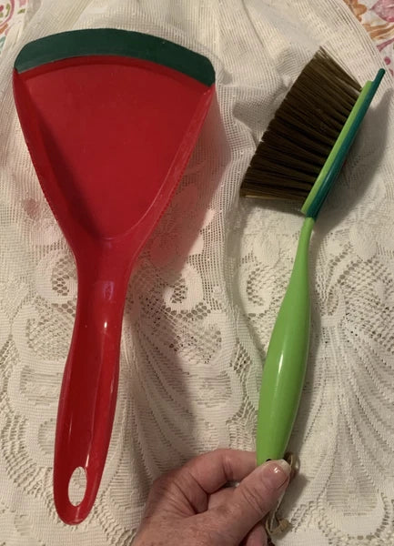 ❤️Novelty Broom & Dustpan Set Hand Brush Red Pan, Ladybug On Green Leaf